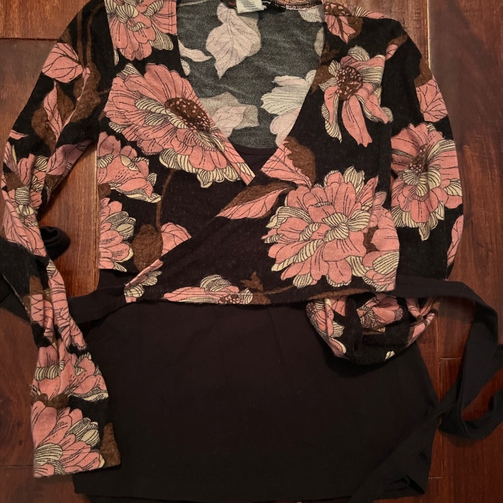 Mothers en Vogue Pink and Black Floral Nursing Top